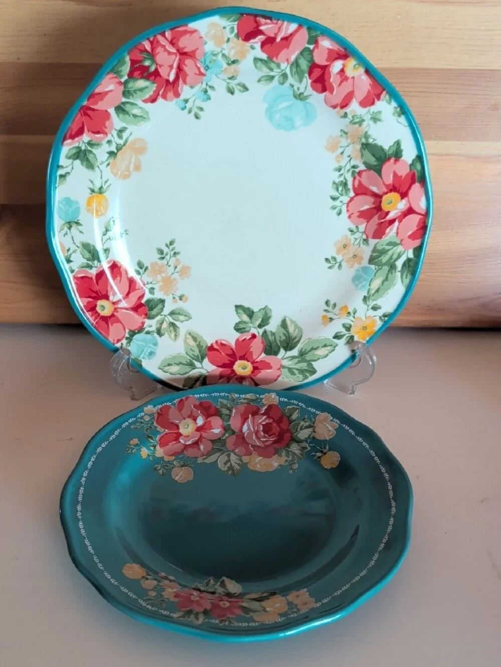 2 The Pioneer Woman, Turquoise Floral Ceramic Dinner & Salad Plates.🌟